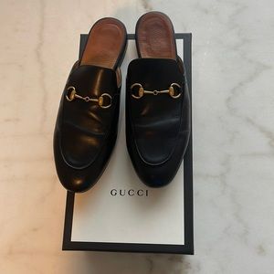 Gucci
Princetown Leather Slipper
